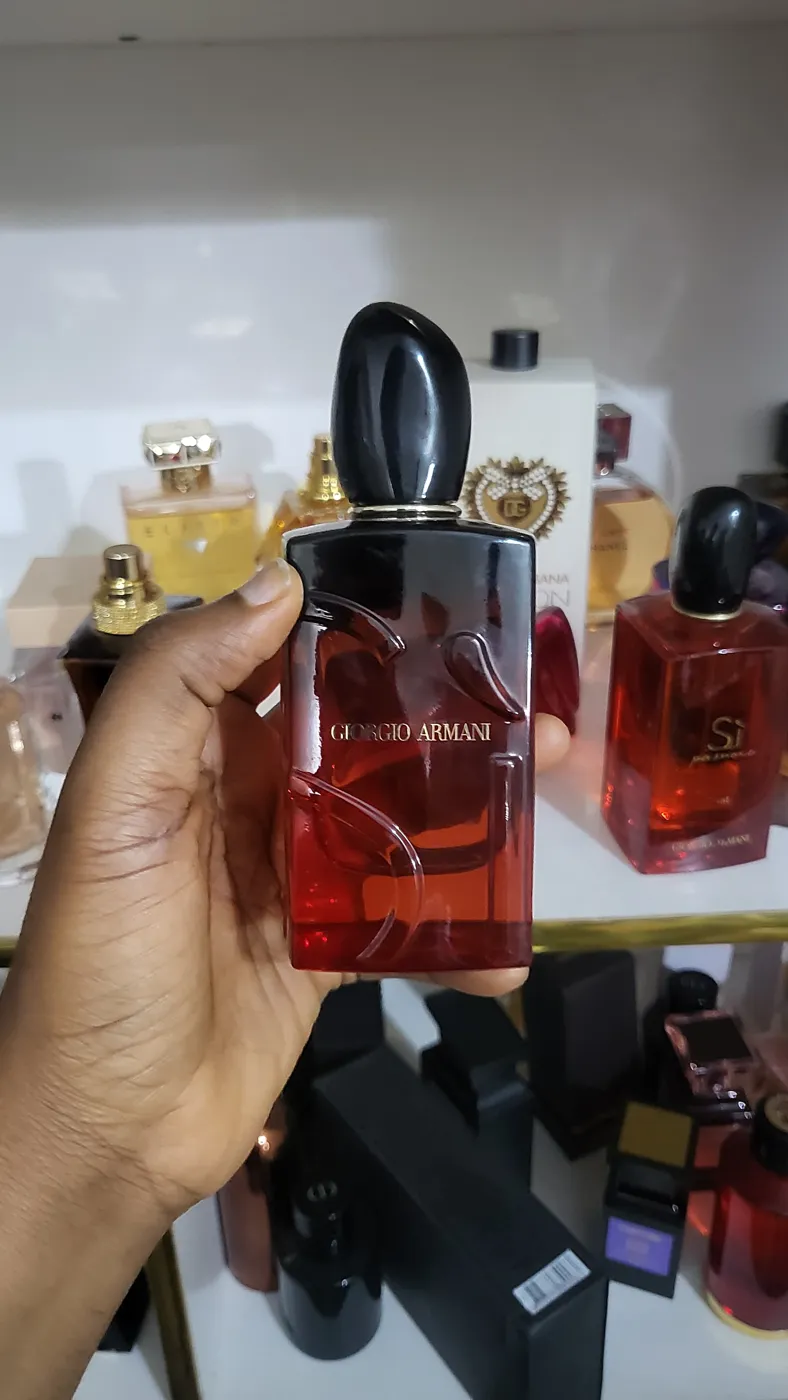 Giorgio Armani Sì Passione Eau de Parfum bottle