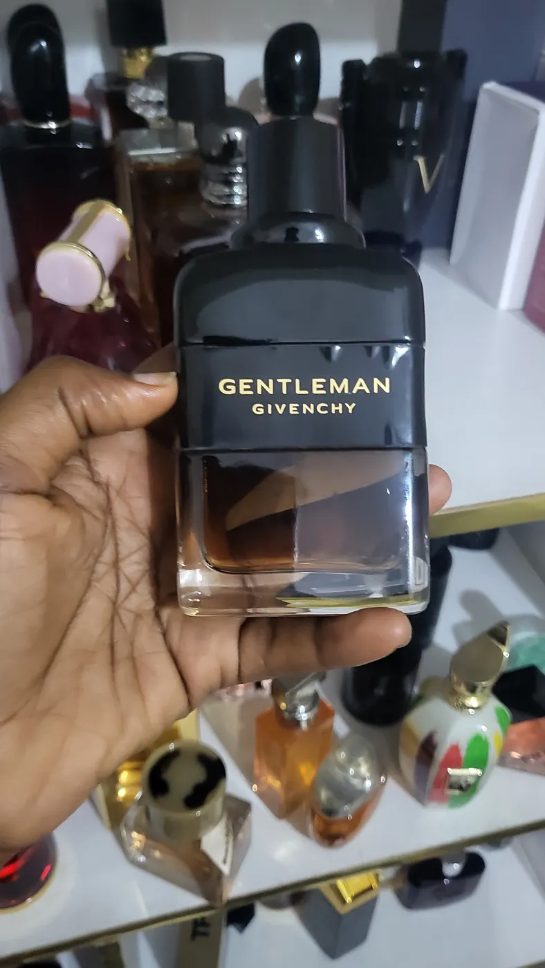 Givenchy Gentleman Réserve Privée Eau de Parfum bottle